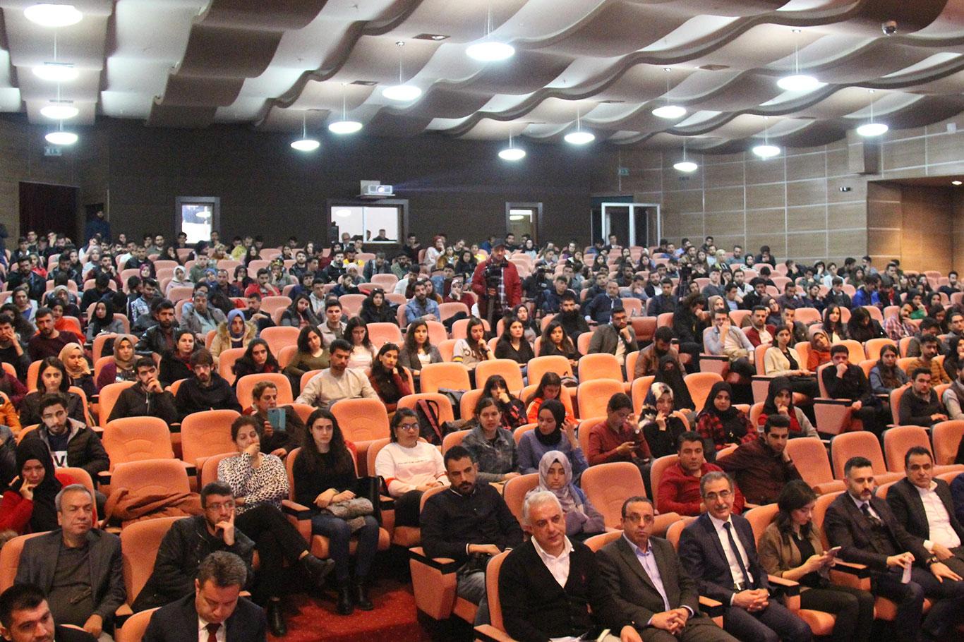 Dicle Üniversitesinde "To Imagine'20" programı düzenlendi Dicle Üniversitesinde "To Imagine'20" programı düzenlendi